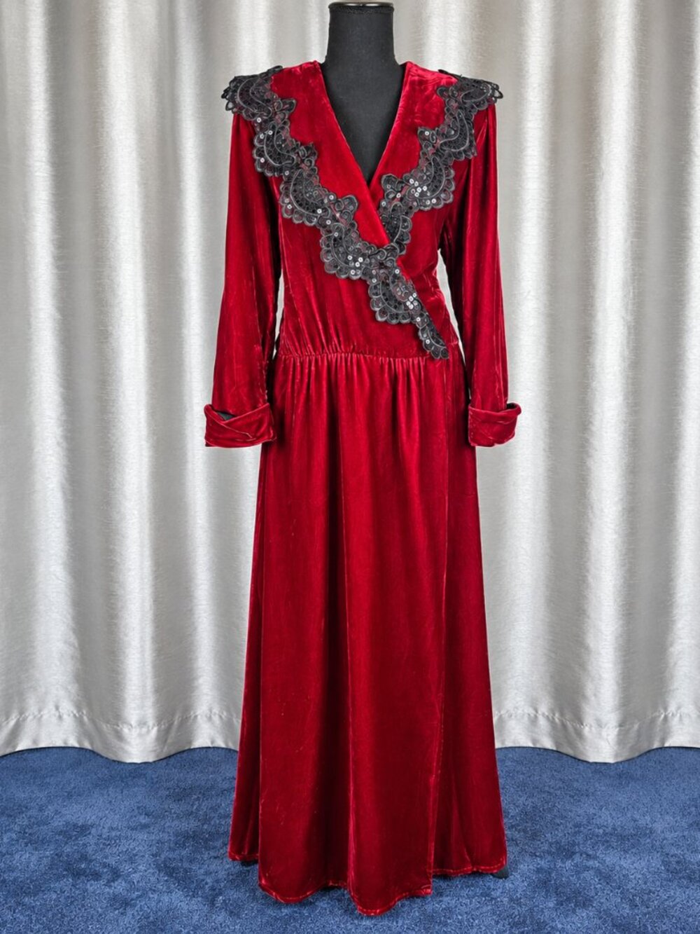 Vintage Victoria’s Secret Gold Label Red Velvet Robe Black Lace Sequins Size L